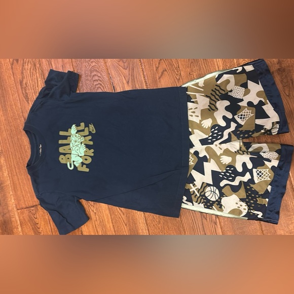 Nike Black T-Shirt and Camouflage Shorts Set - Picture 2 of 2